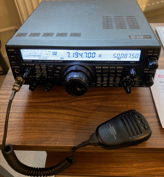 YAESU FT-847-front